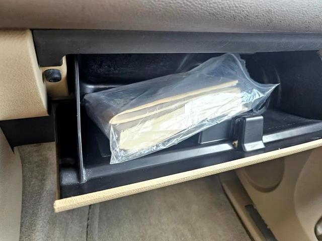 Photo of 2011 White Chevrolet Suburban