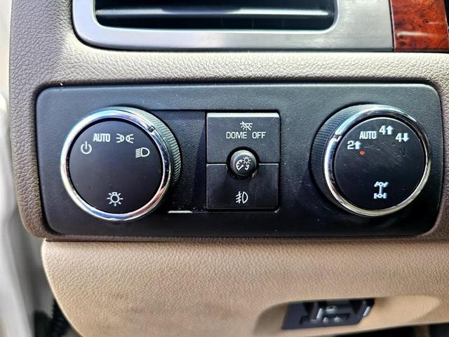 Photo of 2011 White Chevrolet Suburban