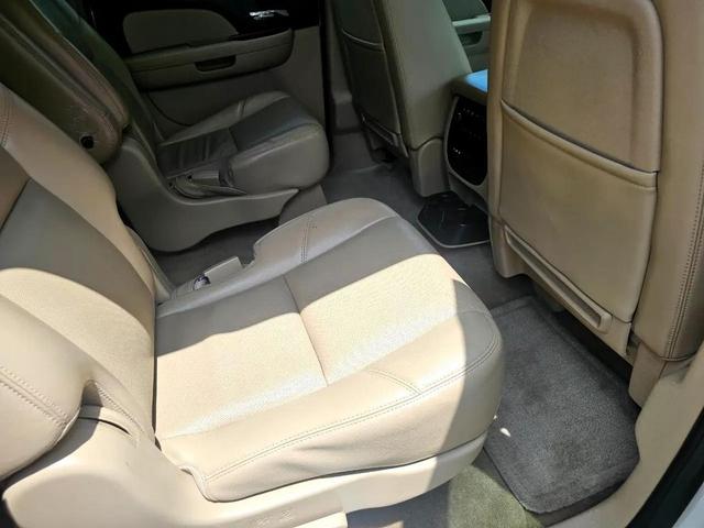 Photo of 2011 White Chevrolet Suburban