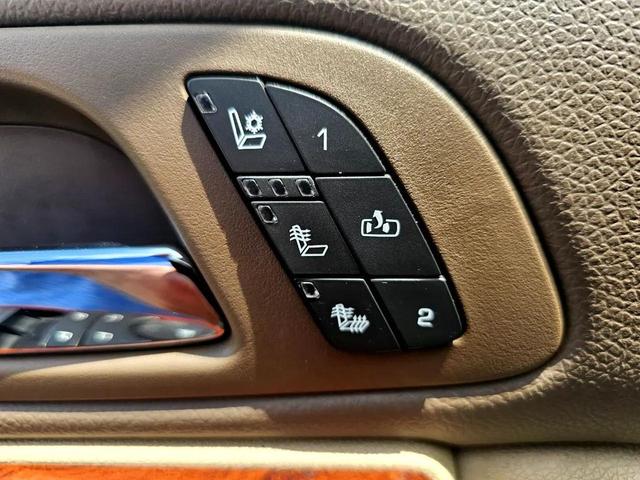 Photo of 2011 White Chevrolet Suburban