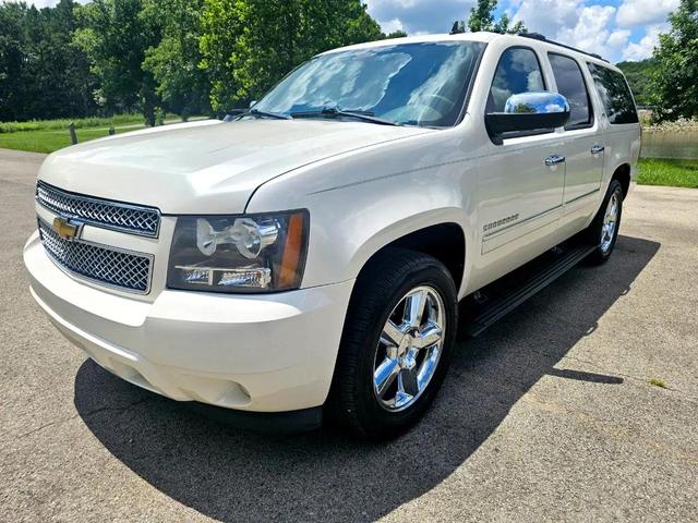 Photo of 2011 White Chevrolet Suburban