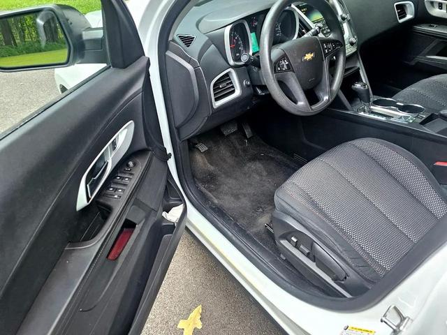 Photo of 2016 Summit White Chevrolet Equinox