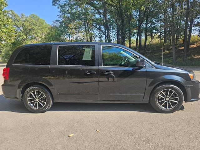 Photo of 2018 Black Dodge Grand Caravan