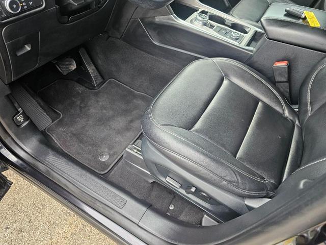 Photo of 2021 Agate Black Metallic Ford Explorer