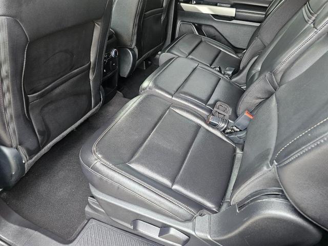Photo of 2021 Agate Black Metallic Ford Explorer