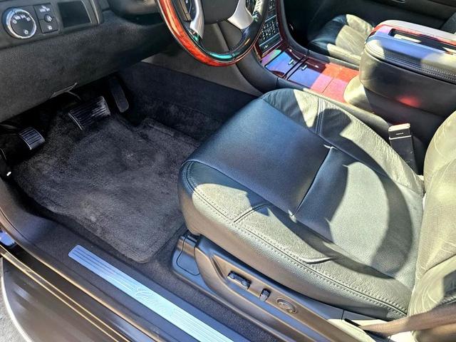 Photo of 2009 Black Cadillac Escalade