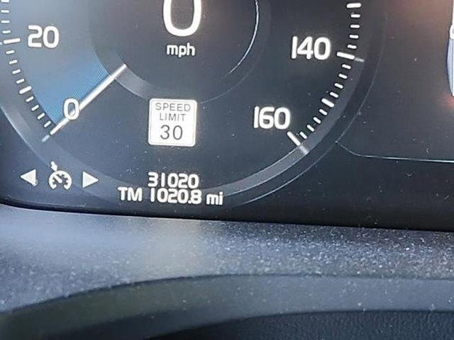 Photo of 2022 Onyx Black Metallic Volvo S60