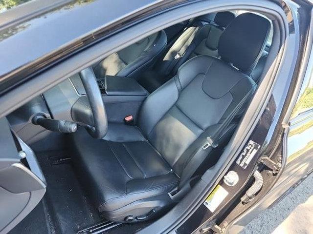 Photo of 2022 Onyx Black Metallic Volvo S60