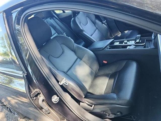 Photo of 2022 Onyx Black Metallic Volvo S60