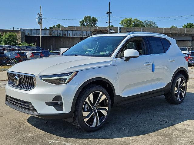 Photo of 2025 Crystal White Pearl Volvo XC40