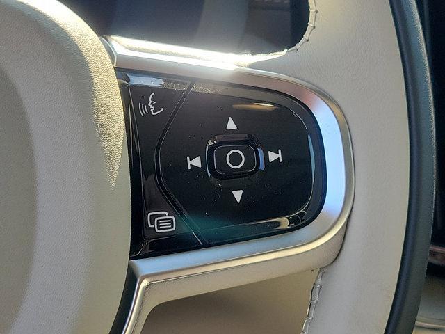 Photo of 2025 Metallic Volvo XC60 Plug-In Hybrid