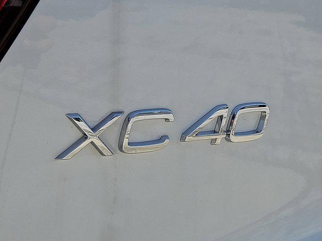 Photo of 2026 Crystal White Volvo XC40