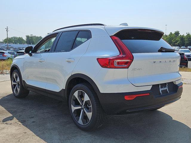 Photo of 2026 Crystal White Volvo XC40