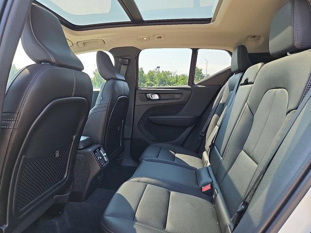 Photo of 2026 Crystal White Volvo XC40