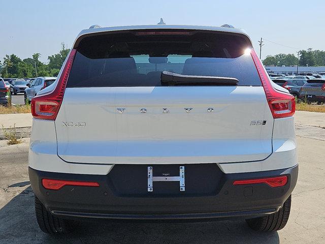 Photo of 2026 Crystal White Volvo XC40
