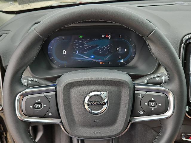 Photo of 2025 Onyx Black Metallic Volvo XC40