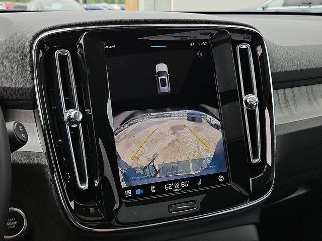 Photo of 2025 Onyx Black Metallic Volvo XC40