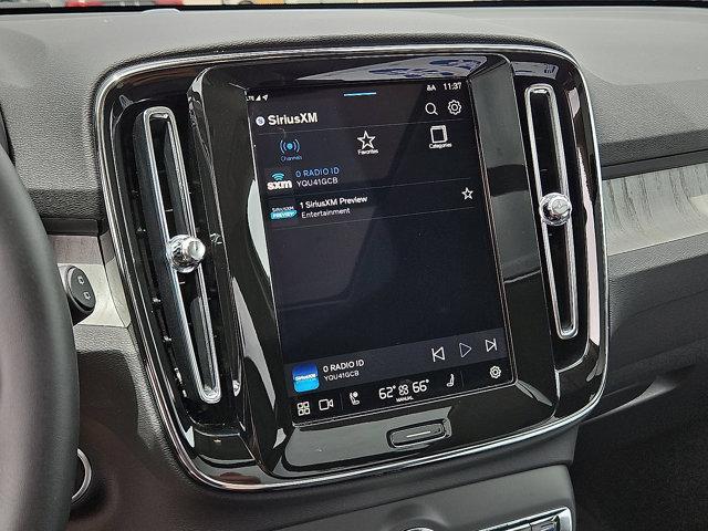 Photo of 2025 Onyx Black Metallic Volvo XC40