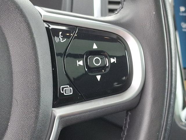 Photo of 2022 Onyx Black Metallic Volvo XC90
