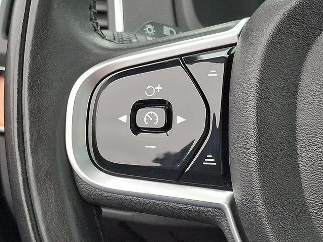 Photo of 2022 Onyx Black Metallic Volvo XC90
