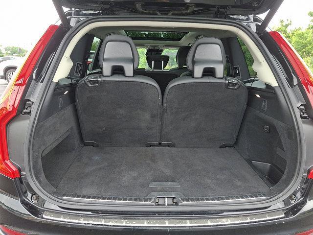 Photo of 2022 Onyx Black Metallic Volvo XC90