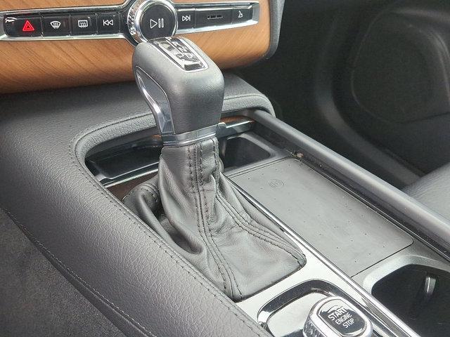 Photo of 2022 Onyx Black Metallic Volvo XC90