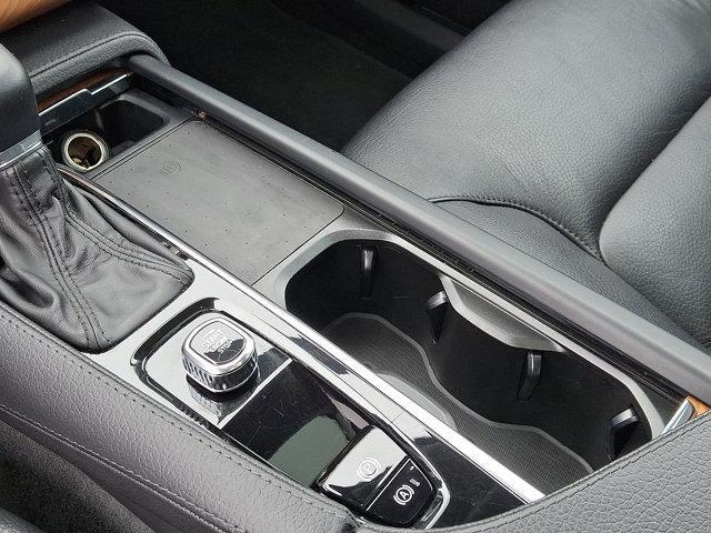 Photo of 2022 Onyx Black Metallic Volvo XC90