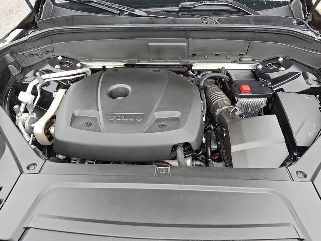 Photo of 2022 Onyx Black Metallic Volvo XC90