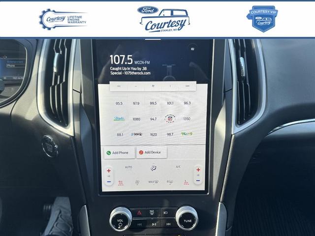 Photo of 2022 Oxford White Ford Edge