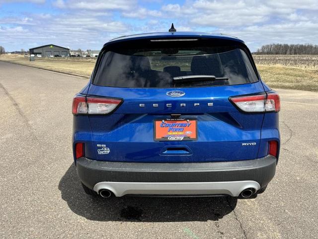Photo of 2022 Atlas Blue Metallic Ford Escape