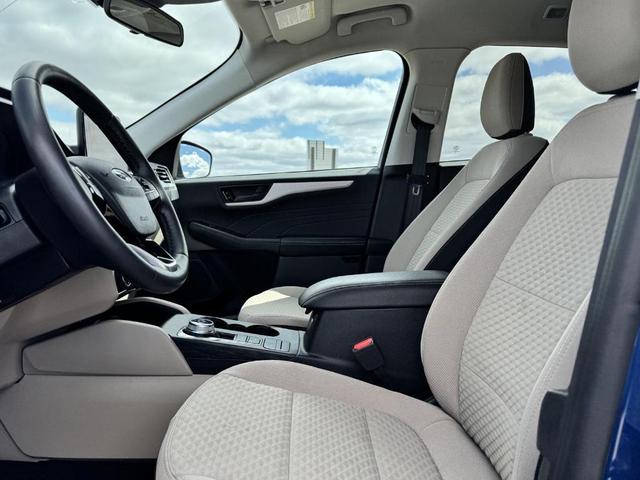 Photo of 2022 Atlas Blue Metallic Ford Escape