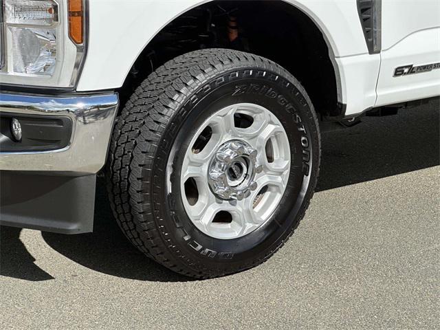 Photo of 2025 Oxford White Ford F-250
