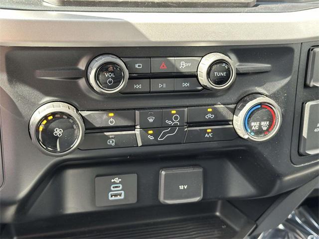 Photo of 2025 Oxford White Ford F-250