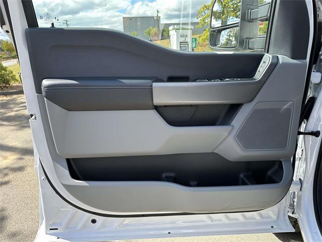 Photo of 2025 Oxford White Ford F-250