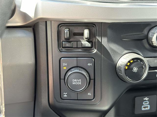 Photo of 2025 Oxford White Ford F-250