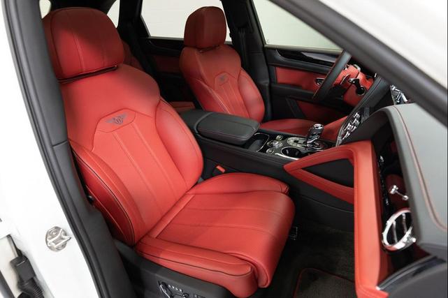 Photo of 2021 Glacier White Solid Bentley Bentayga