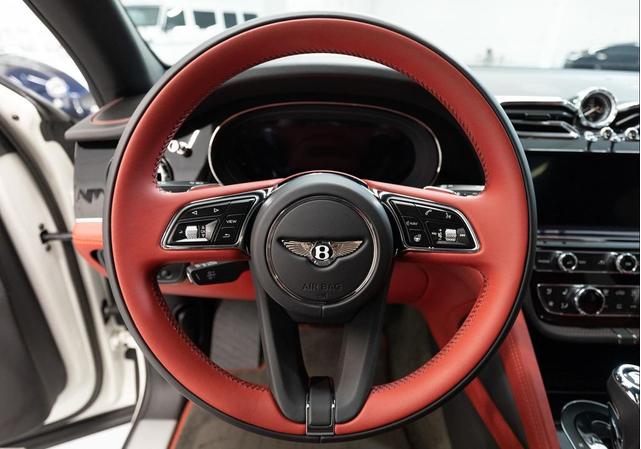 Photo of 2021 Glacier White Solid Bentley Bentayga