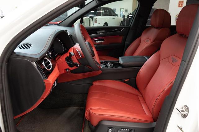 Photo of 2021 Glacier White Solid Bentley Bentayga