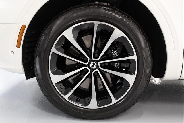 Photo of 2021 Glacier White Solid Bentley Bentayga