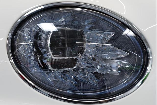 Photo of 2021 Glacier White Solid Bentley Bentayga