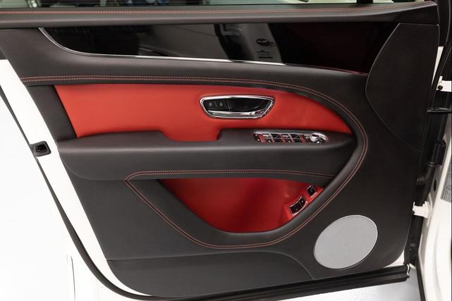Photo of 2021 Glacier White Solid Bentley Bentayga