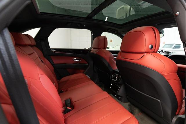 Photo of 2021 Glacier White Solid Bentley Bentayga