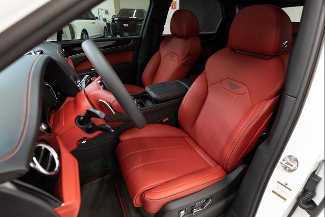 Photo of 2021 Glacier White Solid Bentley Bentayga