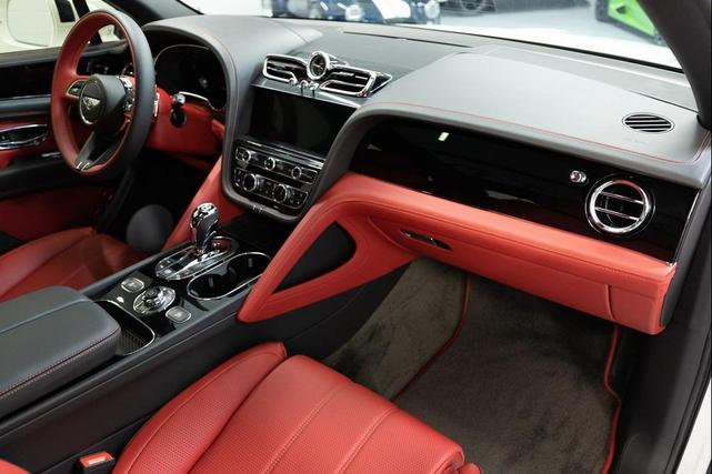 Photo of 2021 Glacier White Solid Bentley Bentayga