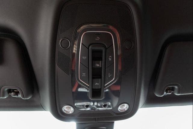 Photo of 2021 Glacier White Solid Bentley Bentayga