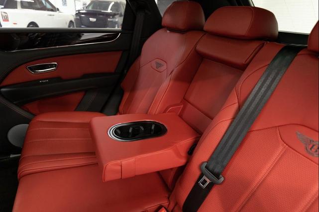 Photo of 2021 Glacier White Solid Bentley Bentayga