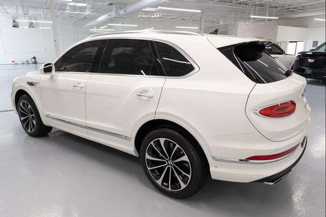 Photo of 2021 Glacier White Solid Bentley Bentayga
