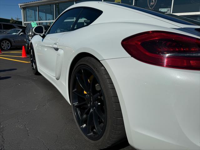 Photo of 2016 Carrara White Metallic Porsche Cayman