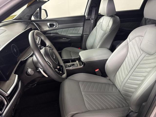 Photo of 2025 Wolf Gray Kia Sorento
