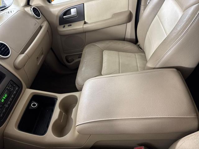 Photo of 2003 Black Clearcoat Ford Expedition